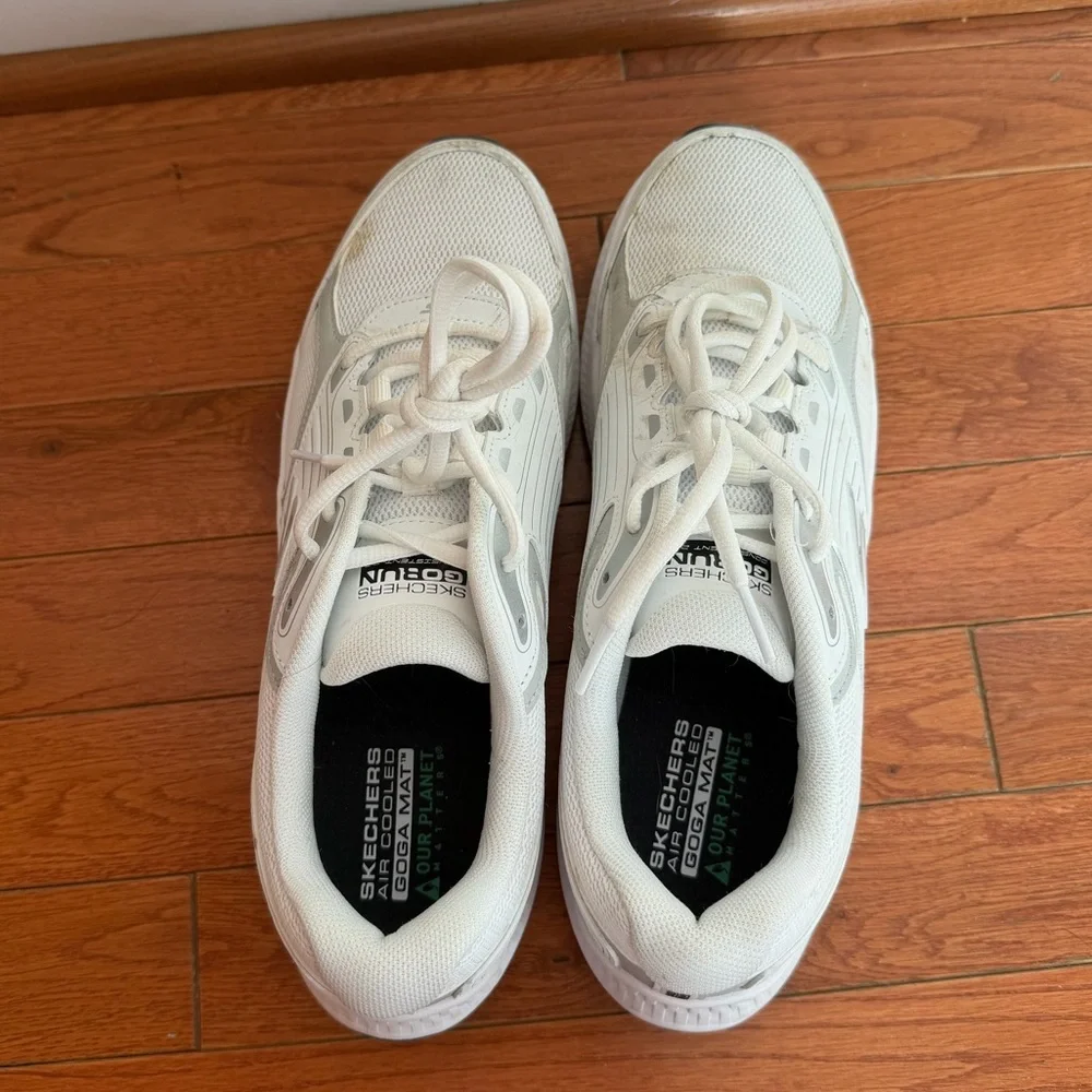 Women's‎ 10 White Air Cooled Sketchers Sneakers